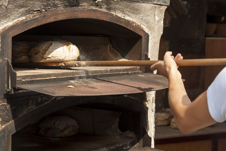 Bei Ankerbrot wird Brot hergestellt - und das schon seit 130 Jahren. Erfahren Sie im Video mehr über die Herstellung von Brot und Gebäck.