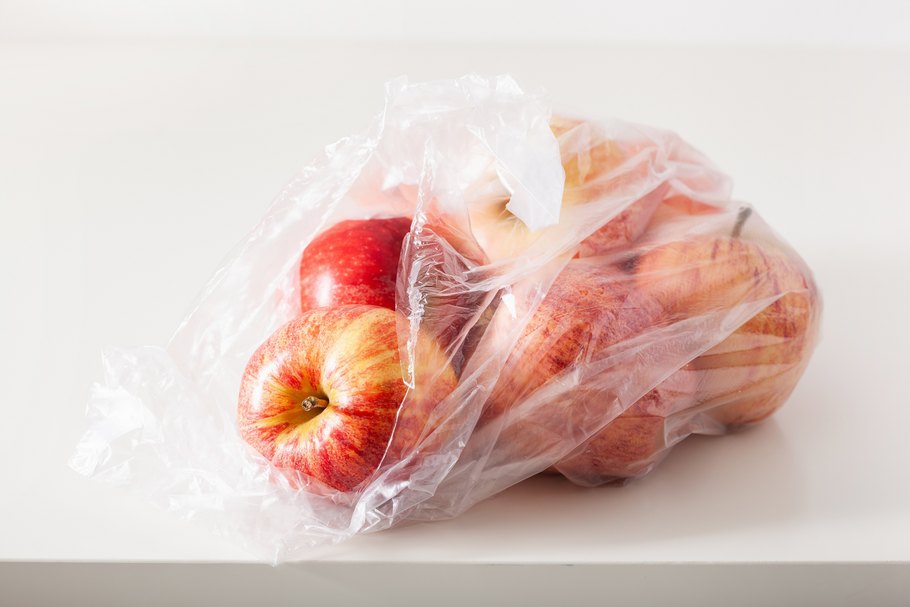 Kunststoff ist vielfältig einsetzbar. Für Obstsackerl wird zunehmend Biokunststoff verwendet.