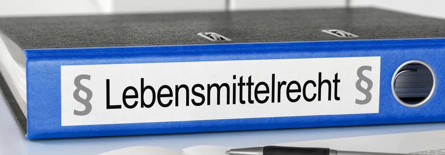 Aktenordner mit der Beschriftung „Lebensmittelrecht“.