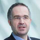 Gerald Hackl, Vorstandsvorsitzender der VIVATS Gruppe, im Gespräch.