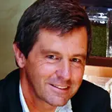 Erwin Kotányi, Geschäftsführer des Gewürze-Produzentens Kotányi, überprüft die Qualität von Gewürzen.