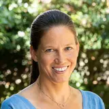 Portraitaufnahme von Julia Gisewski, stellvertretende Geschäfsführerin des Bundesverbands der Deutschen Süßwarenindustrie.