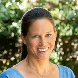 Portraitaufnahme von Julia Gisewski, stellvertretende Geschäfsführerin des Bundesverbands der Deutschen Süßwarenindustrie.