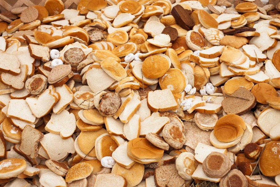 Kostbare Reste: Brotabfälle – hier diverse Brot- und Gebäcksorten – können zur Herstellung von Futtermitteln verwendet werden.