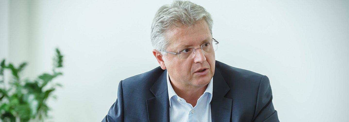 Christoph Henöckl, der Geschäftsführer von Garant Tiernahrung, im Gespräch.